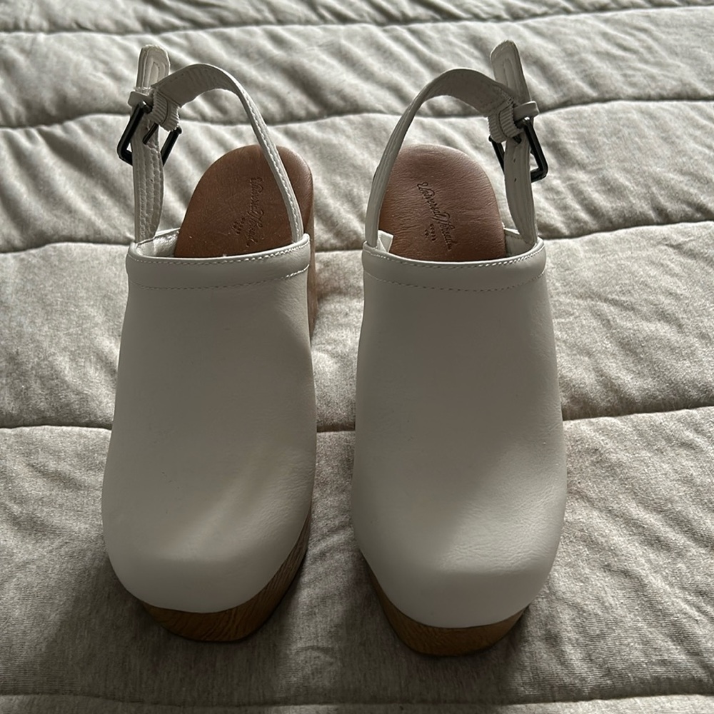 White heels clogs